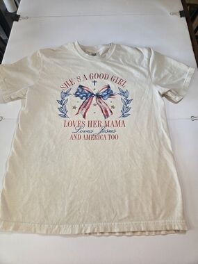 Comfort Colors Cream Short-Sleeve Tee with Patriotic Bow Graphic